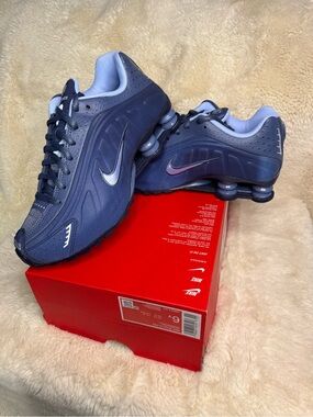 New in Box - Nike Shox R4 (GS)